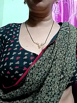 Snapshot of Rosy-B chatting on 12.19.25 Rosy-B online show from 12.19.25