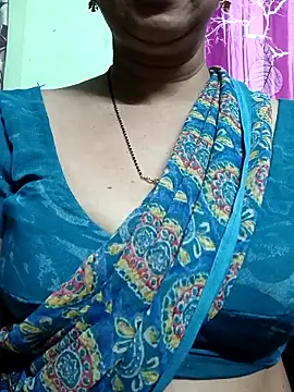 Snapshot of Rosy-B chatting on 12.22.25 Rosy-B online show from 12.22.25