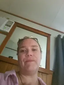 Snapshot of Off_the_Lesh chatting on 11.08.25 Off the Lesh online show from 11.08.25