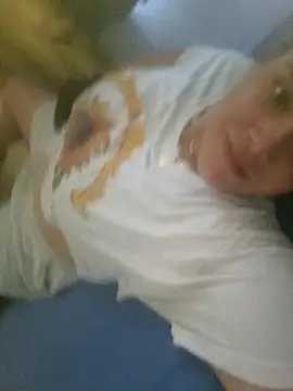 Snapshot of Off_the_Lesh chatting on 11.19.25 Off the Lesh online show from 11.19.25