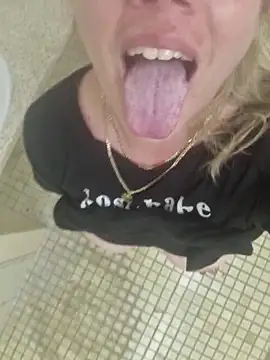 Snapshot of Off_the_Lesh chatting on 11.21.25 Off the Lesh online show from 11.21.25