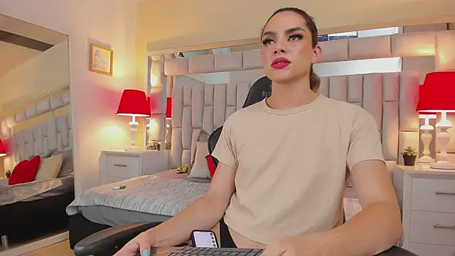 Snapshot of mariiahneedles chatting on 12.20.24 mariiahneedles online show from 12.20.24