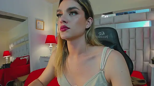 Snapshot of mariiahneedles chatting on 01.06.25 mariiahneedles online show from 01.06.25