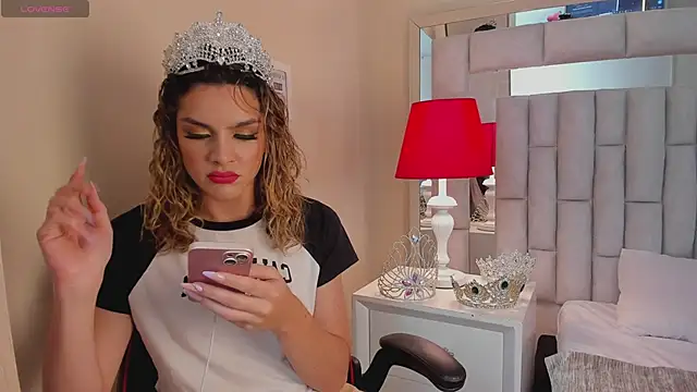 Snapshot of mariiahneedles chatting on 02.18.25 mariiahneedles online show from 02.18.25
