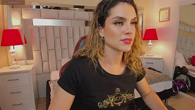 Snapshot of mariiahneedles chatting on 02.19.25 mariiahneedles online show from 02.19.25