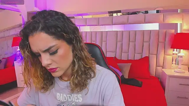 Snapshot of mariiahneedles chatting on 03.17.25 mariiahneedles online show from 03.17.25