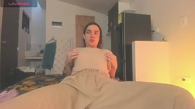 Snapshot of mariiahneedles chatting on 06.26.26 mariiahneedles online show from 06.26.26