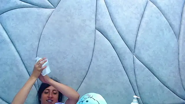 Snapshot of Cameron_cutte chatting on 02.25.25 Cameron cutte online show from 02.25.25