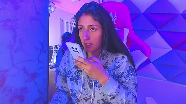 Snapshot of Cameron_cutte chatting on 10.24.25 Cameron cutte online show from 10.24.25