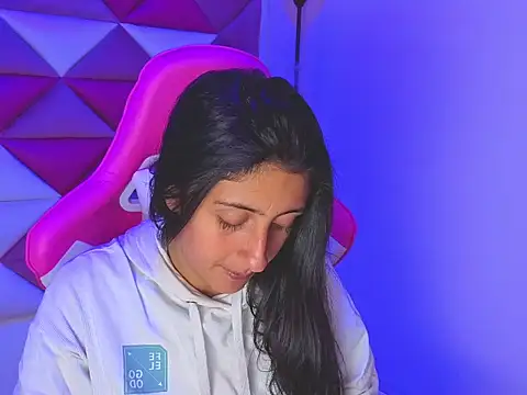 Snapshot of Cameron_cutte chatting on 12.16.25 Cameron cutte online show from 12.16.25