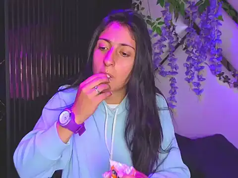 Snapshot of Cameron_cutte chatting on 12.20.25 Cameron cutte online show from 12.20.25