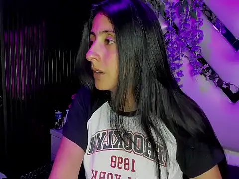 Snapshot of Cameron_cutte chatting on 12.21.25 Cameron cutte online show from 12.21.25