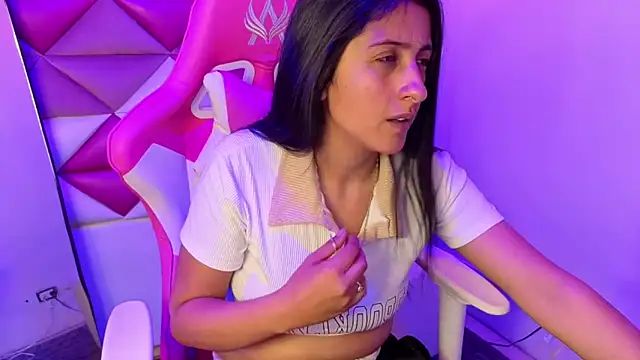 Snapshot of Cameron_cutte chatting on 02.11.26 Cameron cutte online show from 02.11.26