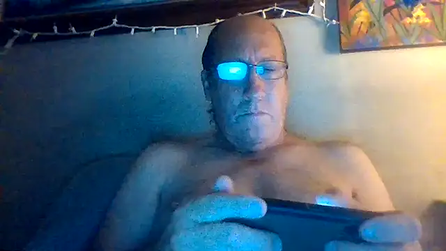 Snapshot of hornyrich69 chatting on 09.18.25 hornyrich69 online show from 09.18.25