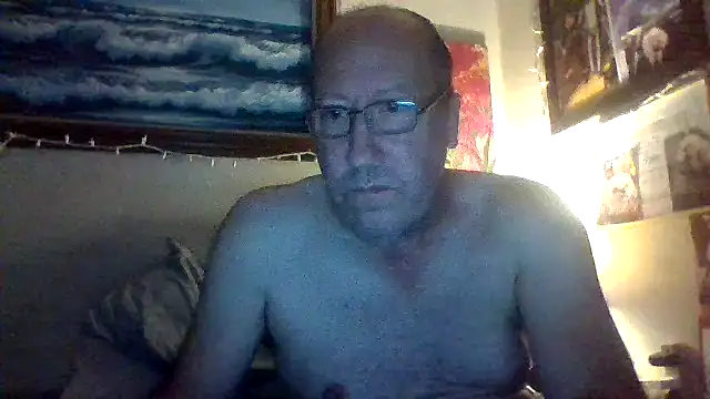 Snapshot of hornyrich69 chatting on 01.15.26 hornyrich69 online show from 01.15.26