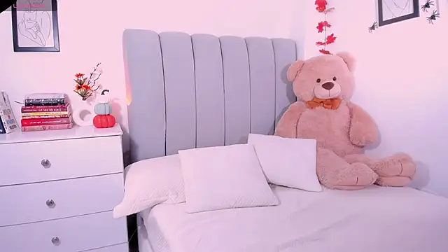 DannaHyde online show from 10.30.25