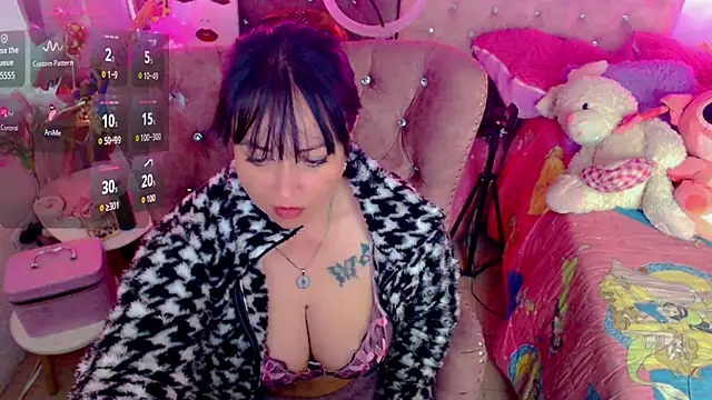 Snapshot of martina_bk chatting on 11.20.25 martina bk online show from 11.20.25