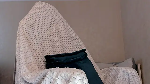 Britney Ross online show from 03.04.25