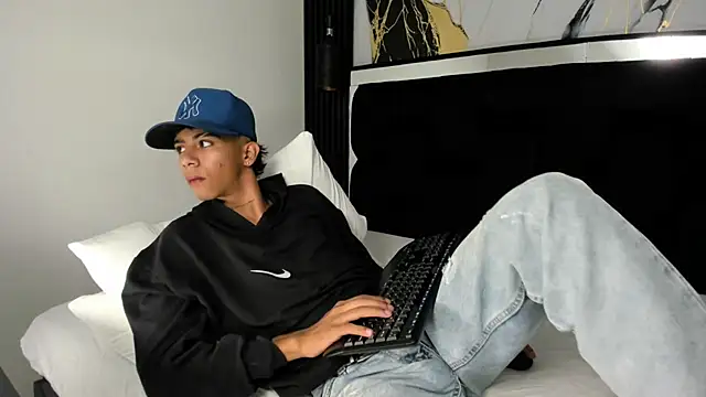 Snapshot of dikey_62 chatting on 12.12.24 dikey 62 online show from 12.12.24