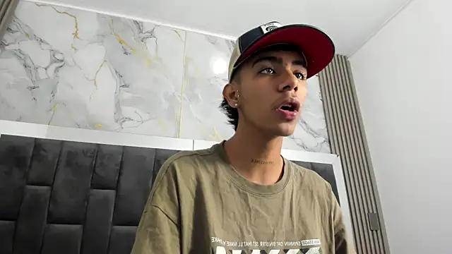 Snapshot of dikey_62 chatting on 02.14.25 dikey 62 online show from 02.14.25