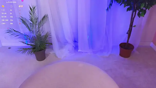 Snapshot of Mia_Cheers chatting on 01.23.25 Mia Cheers online show from 01.23.25