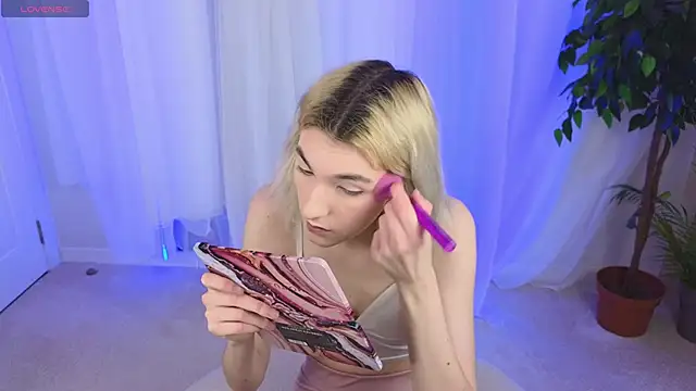 Snapshot of Mia_Cheers chatting on 02.26.25 Mia Cheers online show from 02.26.25