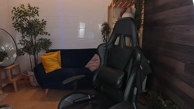 Snapshot of Mia_Cheers chatting on 03.08.25 Mia Cheers online show from 03.08.25