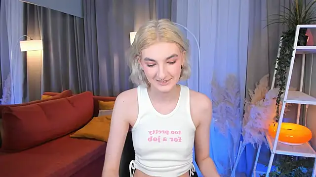 Snapshot of Mia_Cheers chatting on 03.09.25 Mia Cheers online show from 03.09.25