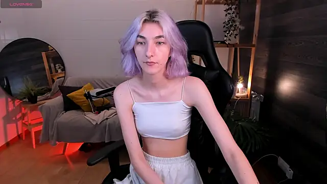 Snapshot of Mia_Cheers chatting on 10.05.25 Mia Cheers online show from 10.05.25