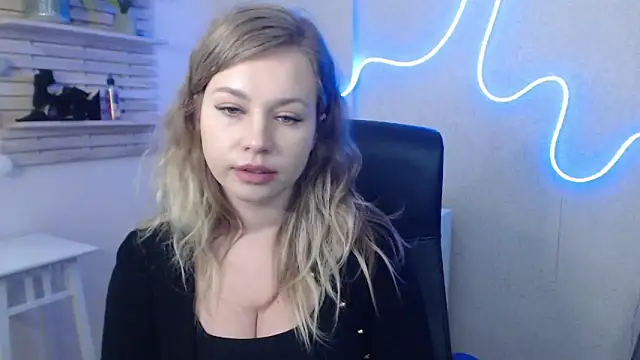 holly xglam online show from 01.14.25