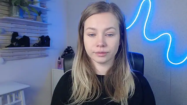 holly xglam online show from 02.10.25