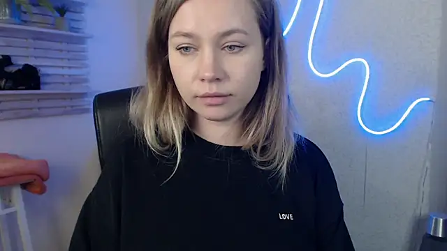 holly xglam online show from 03.20.25