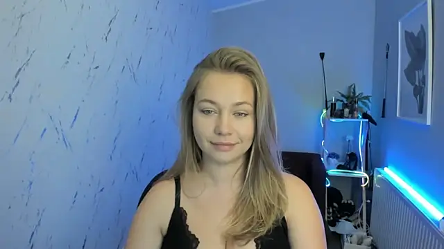 holly xglam online show from 09.15.25