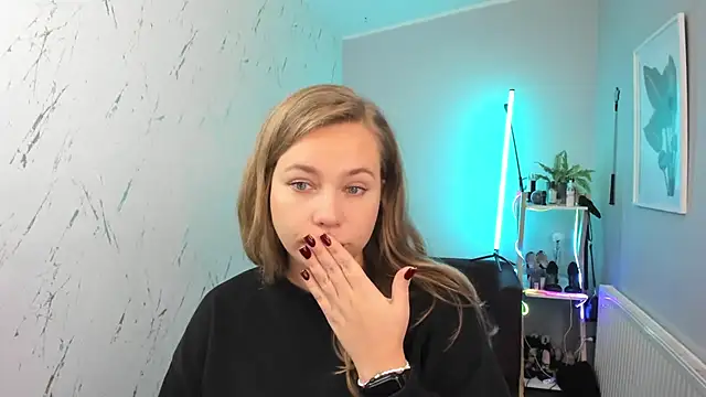 holly xglam online show from 10.06.25