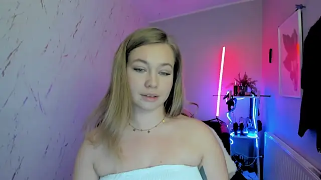 holly xglam online show from 11.19.25