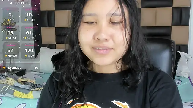 Snapshot of BonnyDelux chatting on 12.17.24 BonnyDelux online show from 12.17.24