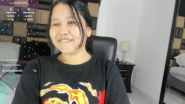 Snapshot of BonnyDelux chatting on 12.19.24 BonnyDelux online show from 12.19.24