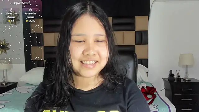 Snapshot of BonnyDelux chatting on 12.20.24 BonnyDelux online show from 12.20.24