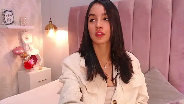 Snapshot of LeenaBrown chatting on 02.05.26 LeenaBrown online show from 02.05.26