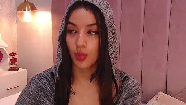 Snapshot of LeenaBrown chatting on 04.13.26 LeenaBrown online show from 04.13.26