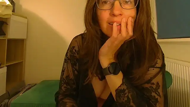 Ella Next Door online show from 05.06.26