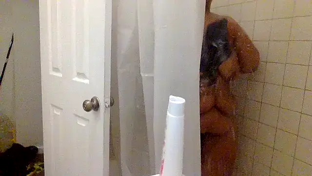 Snapshot of AllLeggs chatting on 12.03.24 AllLeggs online show from 12.03.24