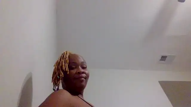 Snapshot of AllLeggs chatting on 12.22.24 AllLeggs online show from 12.22.24