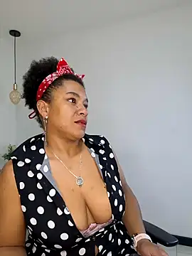 Snapshot of Selket11 chatting on 01.20.25 Selket11 online show from 01.20.25