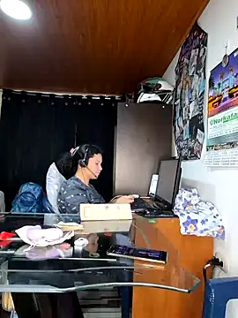 Snapshot of Selket11 chatting on 01.25.25 Selket11 online show from 01.25.25