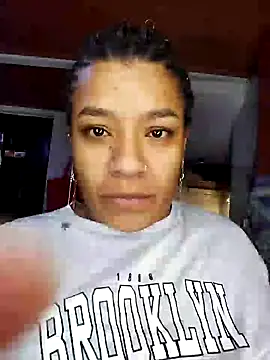 Snapshot of Selket11 chatting on 02.10.25 Selket11 online show from 02.10.25