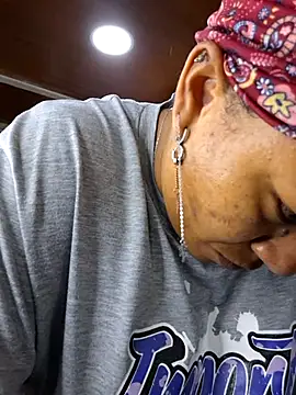 Snapshot of Selket11 chatting on 03.22.25 Selket11 online show from 03.22.25