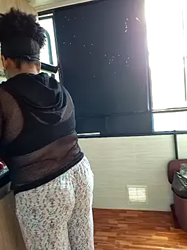 Snapshot of Selket11 chatting on 10.02.25 Selket11 online show from 10.02.25