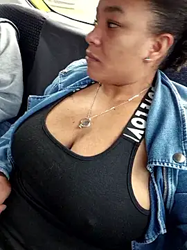 Snapshot of Selket11 chatting on 11.30.25 Selket11 online show from 11.30.25