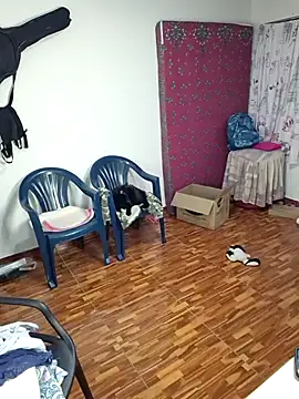 Snapshot of Selket11 chatting on 12.04.25 Selket11 online show from 12.04.25